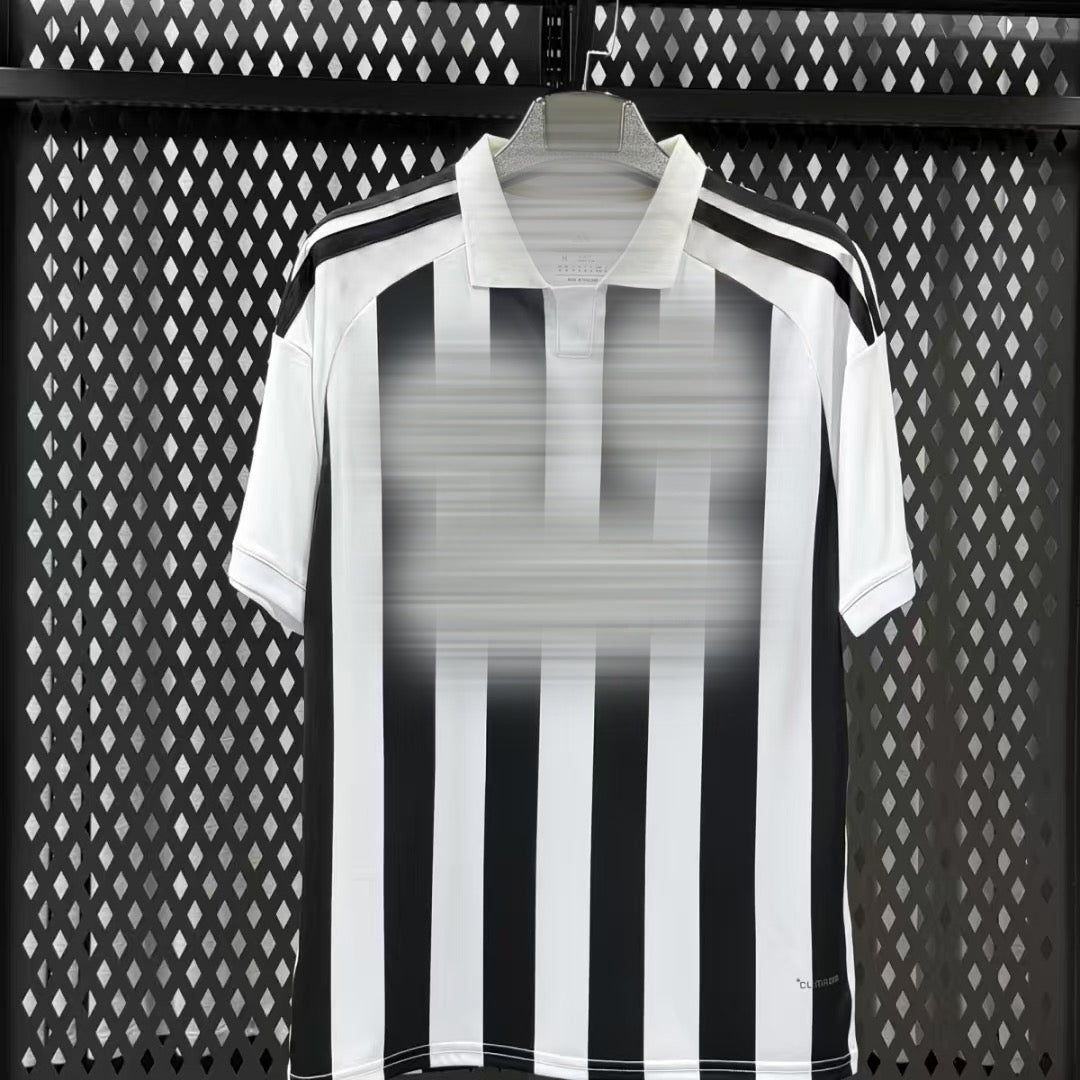 Maillot Juventus Noir et Blanc